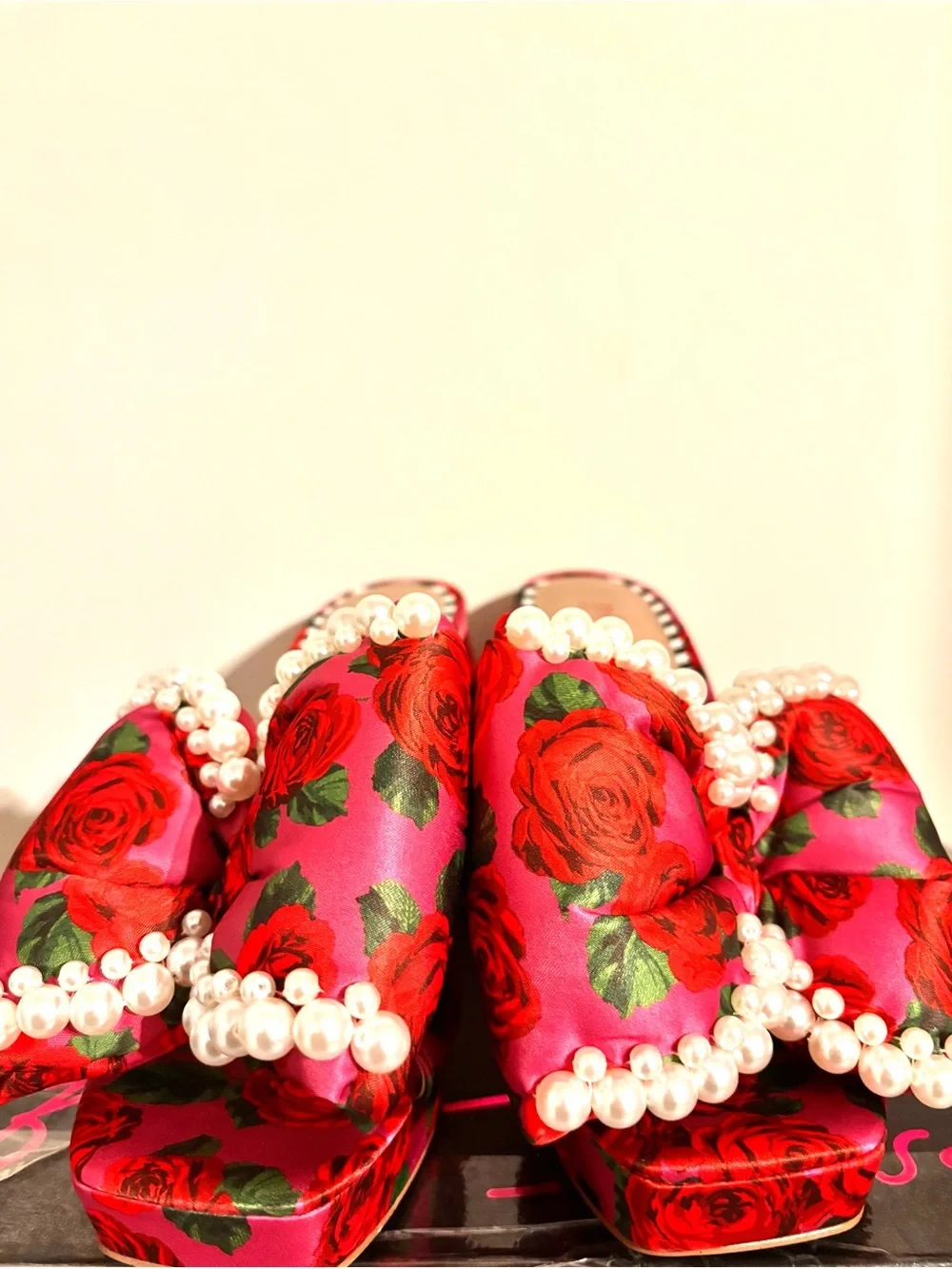 Betsey Johnson Mely Platform Sandal size 8 Roses and Pearls Pink Puff Heart - Picture 2 of 9